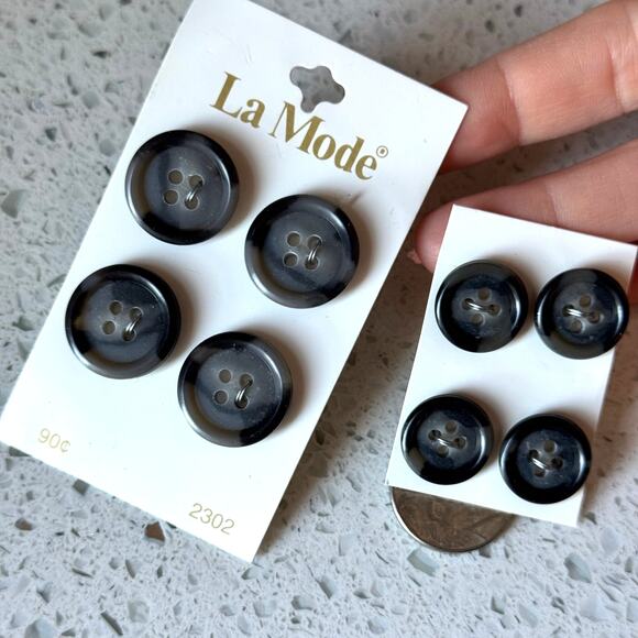 8 NEW Vintage 70s La Mode Gray Black Round 4 Hole Sewing Buttons On Card - Picture 5 of 6